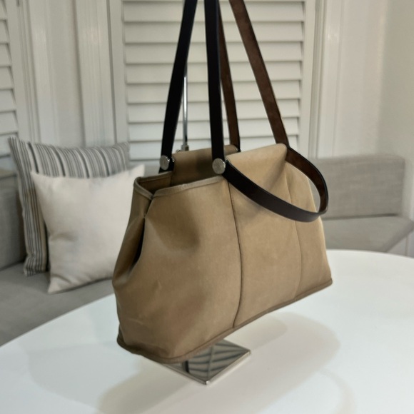 Hermes Tan Tote Bag Spacious Structured Design - Picture 11 of 16